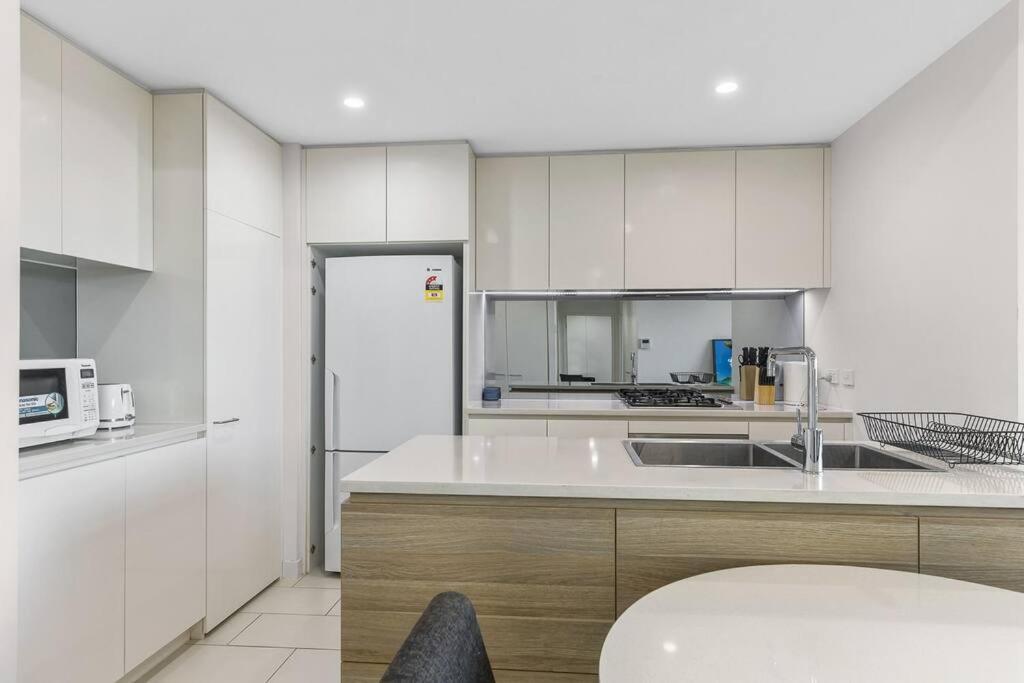 Two Bedroom Private Apartment In Lane Cove With Parking ซิดนีย์ ภายนอก รูปภาพ